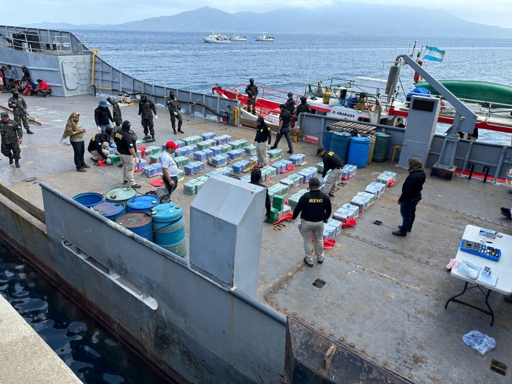 Ονδούρα: Κατάσχεσαν 1,3 τόνους κοκαΐνης που εντοπίστηκαν σε τρία σκάφη