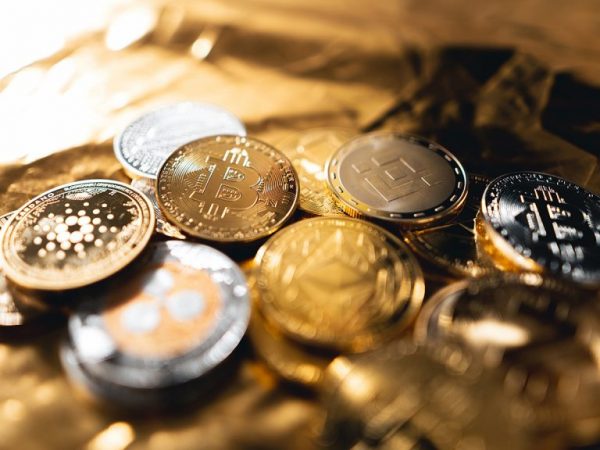 Στο στόχαστρο της Εφορίας τα crypto - Συστήνεται επιτροπή για τα «αόρατα» νομίσματα