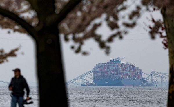 Αναγκαία, αλλά επικίνδυνα τα σιδερένια πλωτά «φρούρια»