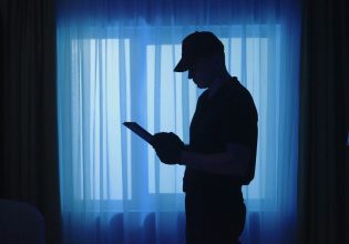 Η ιστορία επαναλαμβάνεται: «Newsletter Gate», «Predator Gate» – Κοινές πρακτικές, ανοιχτές πληγές στο κράτος Δικαίου