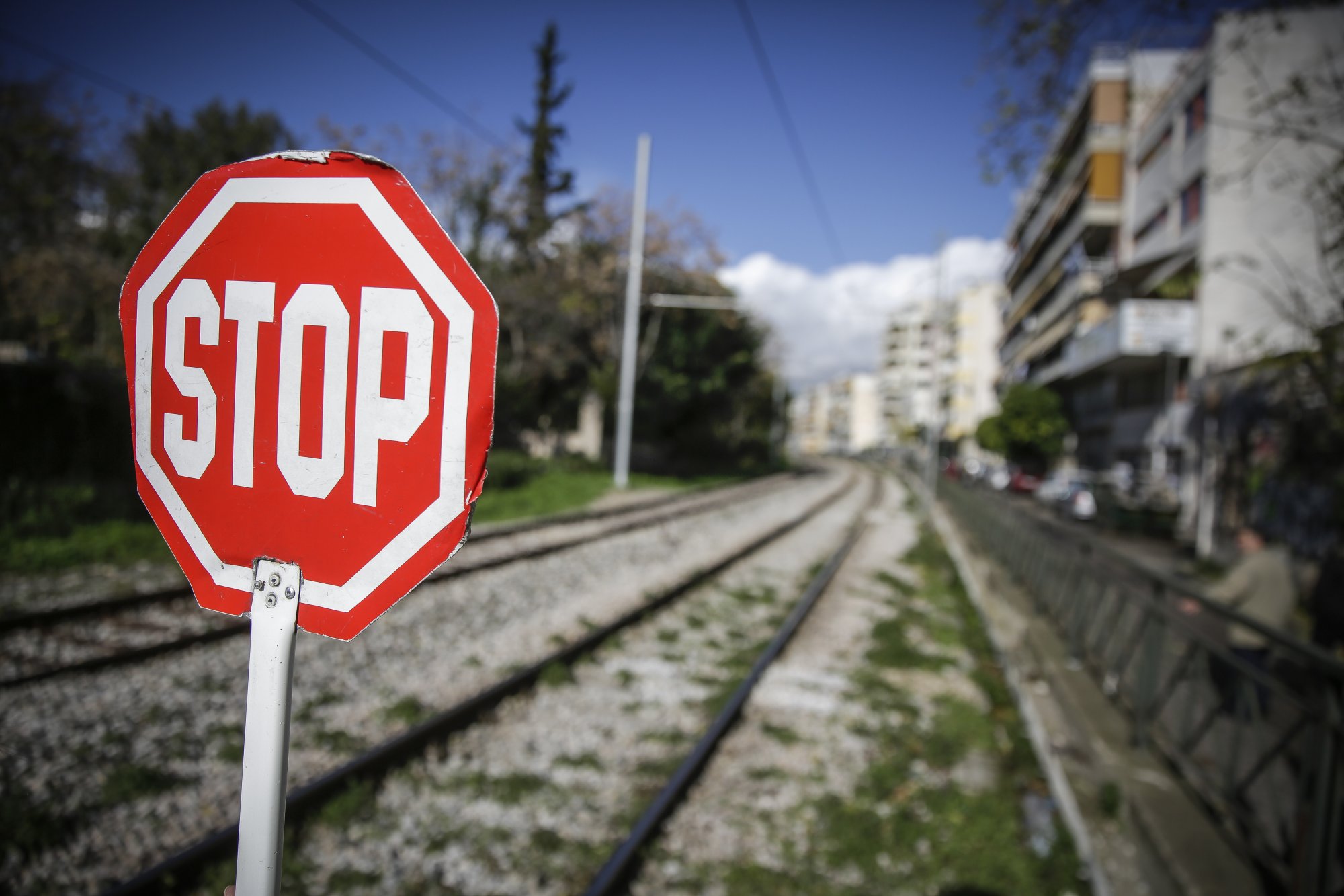 Αφύλακτες διαβάσεις τρένων - Οι μπάρες δεν θα κατέβουν γιατί δεν υπάρχουν ανταλλακτικά