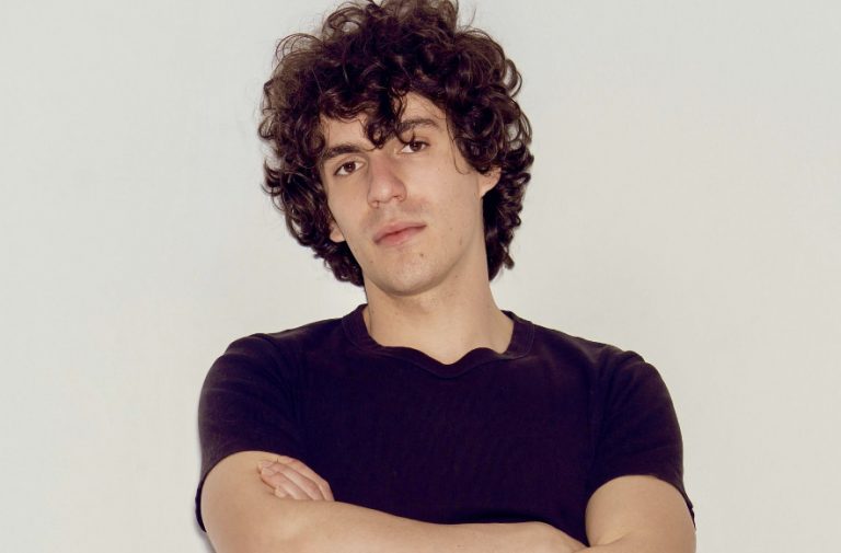 Δημήτρης Καπουράνης: «Θα υπάρξει αντίζηλος στη σχέση του Μάκη με τη Λίνα στο ‘Ναυάγιο’»