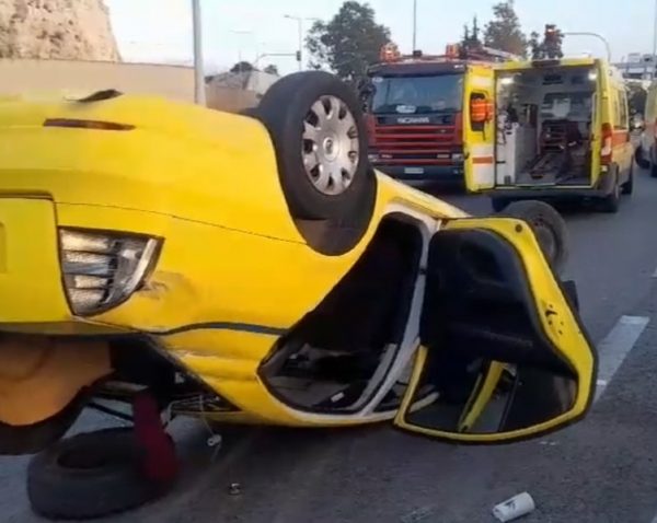 Δραπετσώνα: Τροχαίο με ανατροπή δύο οχημάτων και τρεις τραυματίες