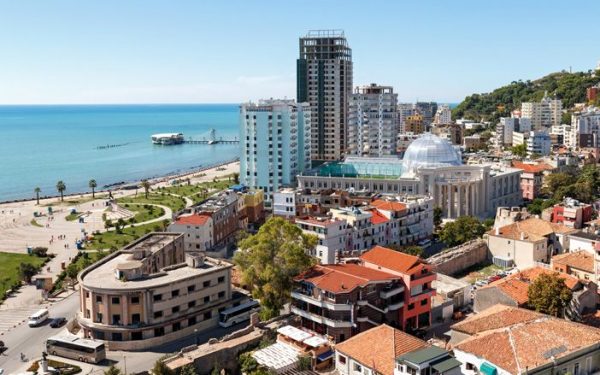 Η Αλβανία κερδίζει Σέρβους τουρίστες από την Ελλάδα