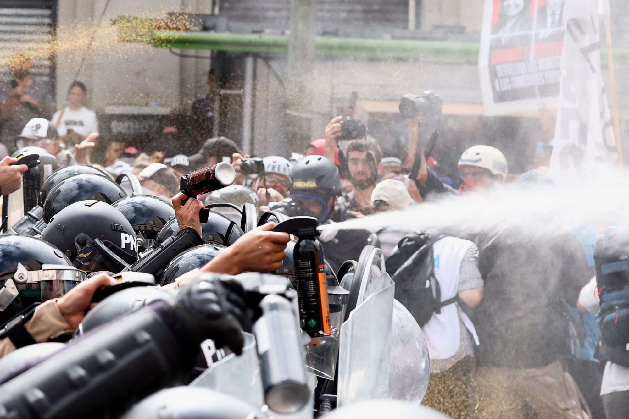«Το όριο είναι η πείνα» - Διαδηλώσεις και επεισόδια στην Αργεντινή ενάντια στις πολιτικές λιτότητας του Μιλέι