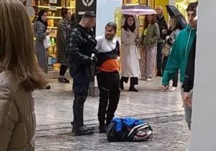 Ερμού: Προθεσμία για να απολογηθεί έλαβε o άνδρας που μαχαίρωσε την 22χρονη – Τα νεότερα για την υγεία της