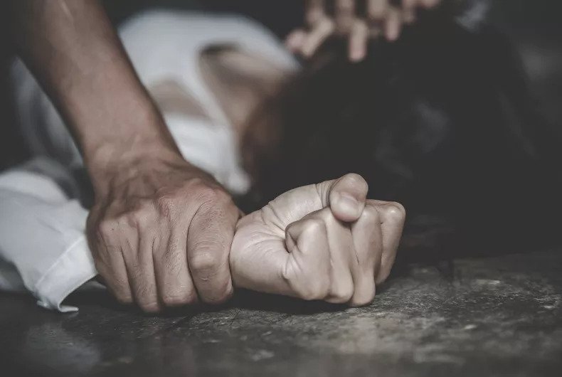 Εφιάλτης για 43χρονη στο Χολαργό – Άντρας την συνόδευσε σπίτι και την βίασε