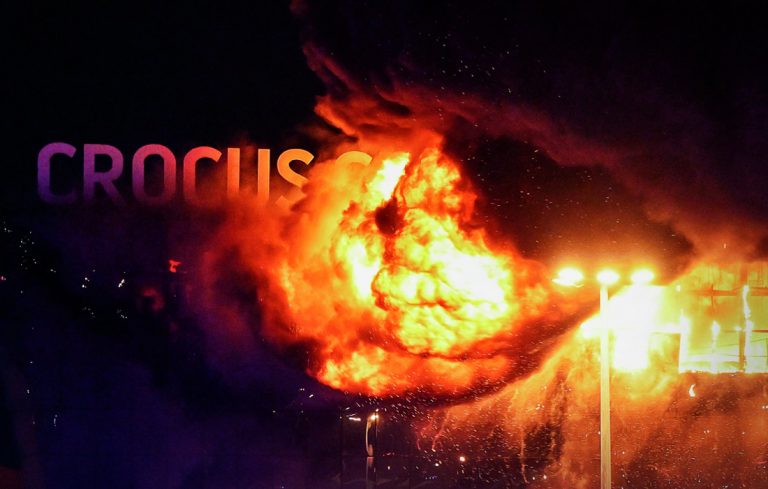 Μόσχα: Σώθηκαν από τους πυροβολισμούς, όμως πέθαναν από την φωτιά – Βίντεο με τα πρώτα ευρήματα