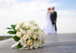 Βρετανία: Η αληθινή ιστορία της νύφης που οργάνωσε τον γάμο της και το μετάνιωσε πικρά