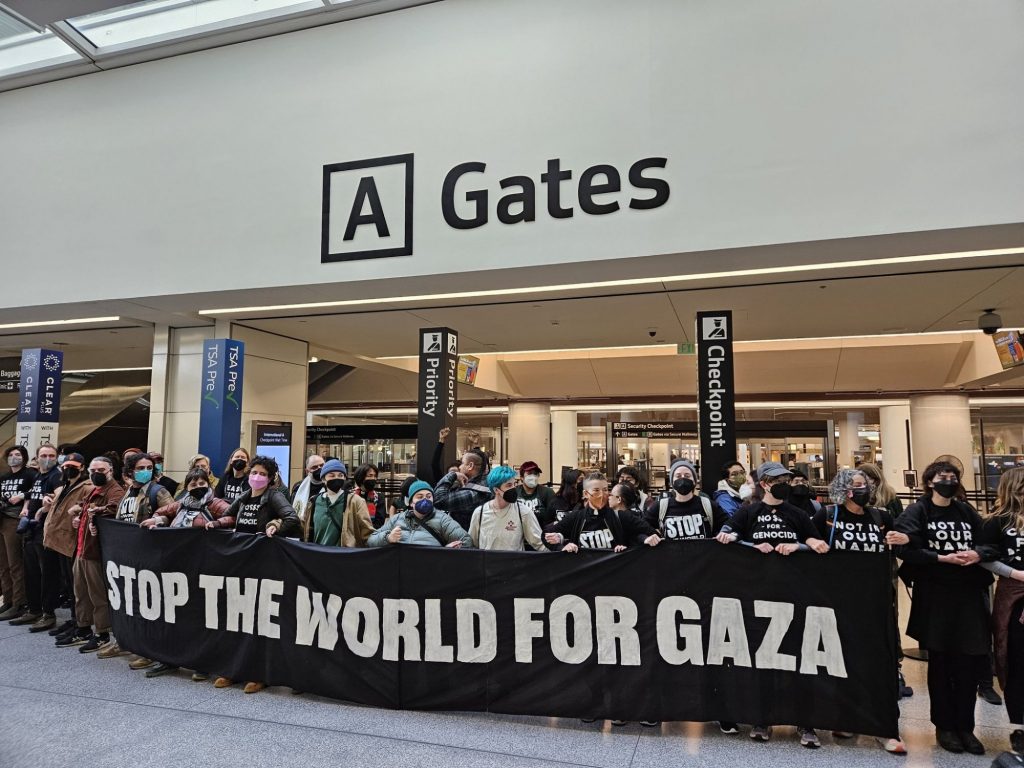 Γάζα: Διαδηλωτές απέκλεισαν το αεροδρόμιο του Σαν Φρανσίσκο, ζητώντας τον τερματισμό του πολέμου