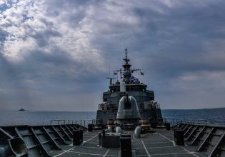 Επιχείρηση «Ασπίδες»: Η φρεγάτα «Ύδρα» αναπτύχθηκε στην περιοχή επιχειρήσεων