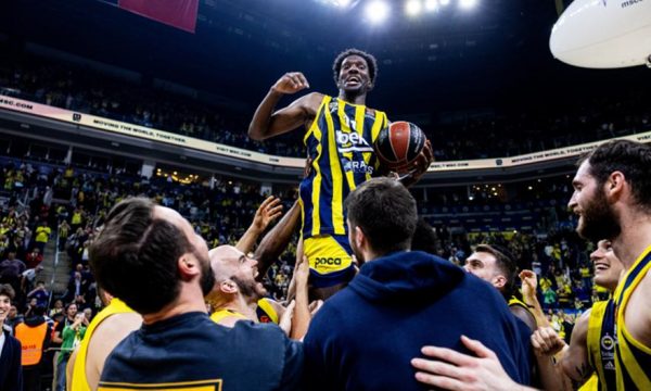 Φενέρμπαχτσε – Άλμπα 103-68: Ασύλληπτη επίδοση από τον… 50άρη Χέις-Ντέιβις!