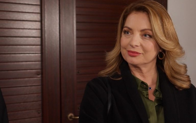 Η Άντζελα Γκερέκου μιλά για την συνεργασία της με την Μάρω Κοντού στη «Γη της Ελιάς»