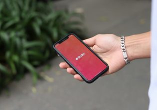 Αναζητώντας δουλειά από το… Tinder – Πολεμώντας την ανεργία μέσω των dating apps