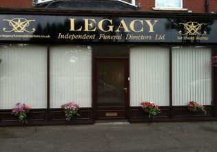 Βρετανία: Έφοδος της αστυνομίας σε γραφείο τελετών για ακατάλληλη φροντίδα νεκρών