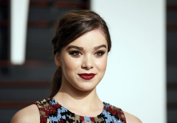Η Hailee Steinfeld