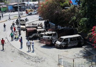 Αϊτή: Η κατάσταση είναι «φρικιαστική», μοιάζει «βγαλμένη από σκηνή του Mad Max», λέει ο ΟΗΕ