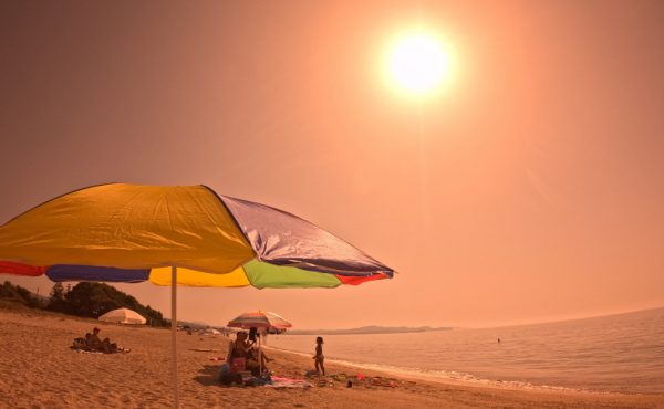 Έρευνα: Οι καύσωνες γίνονται πιο επικίνδυνοι καθώς μετακινούνται πιο αργά από τις περιοχές που πλήττουν