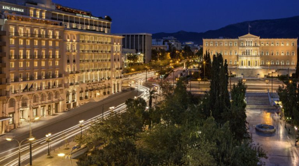 Ξενοδόχοι: Πυρά κατά της κυβέρνησης για τη σχεδιαζόμενη ποσόστωση στο ελληνικό ρεπερτόριο