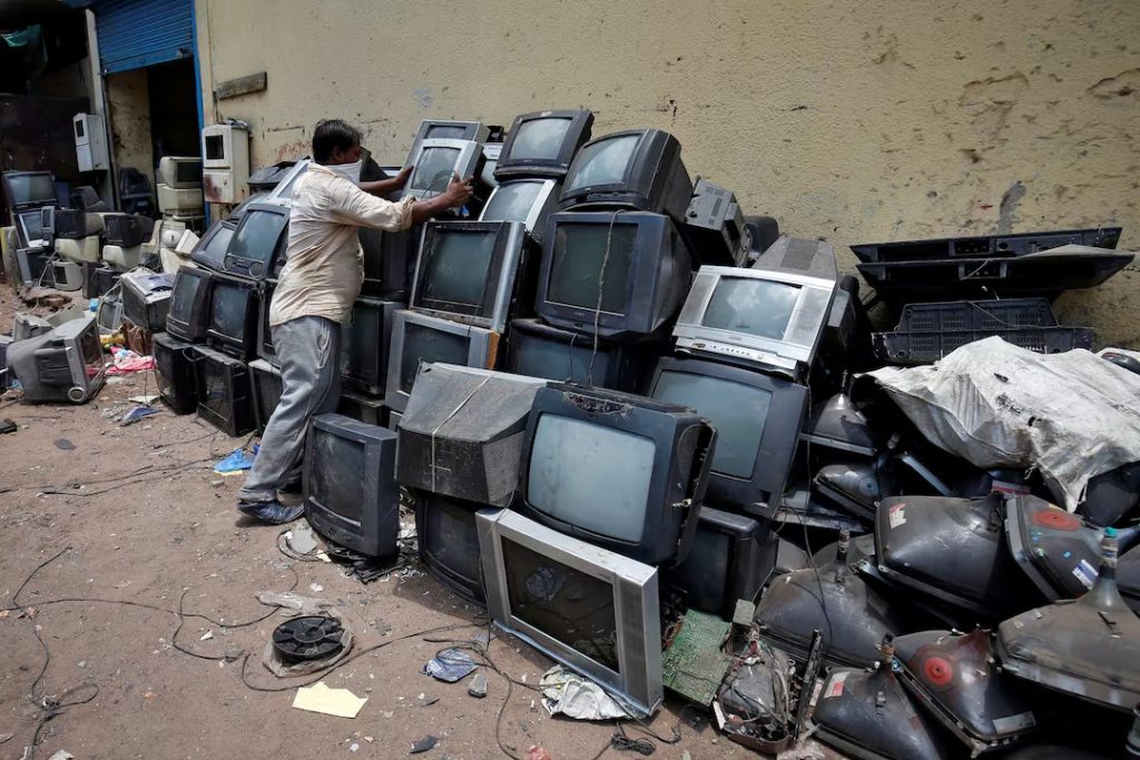Ηλεκτρονικά απόβλητα: Ο κόσμος «χάνει τη μάχη» προειδοποιεί ο ΟΗΕ