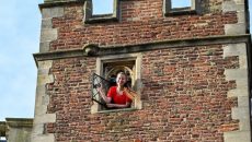 Μεγάλη Βρετανία: Κλειδώθηκε για ώρες στην τουαλέτα ενός μεσαιωνικού πύργου