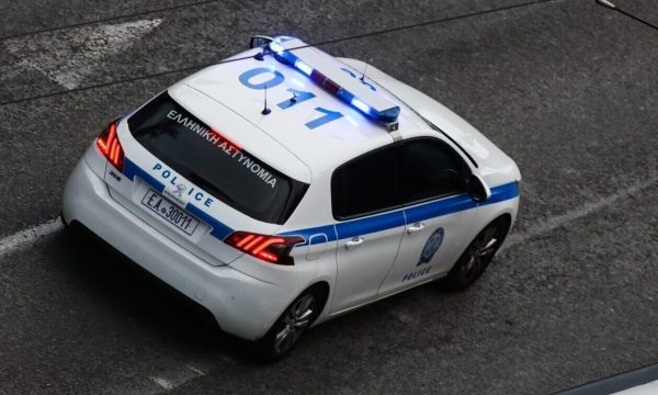 Θεσσαλονίκη: Σύλληψη μετά από καταδίωξη 30χρονου για παράνομη μεταφορά αλλοδαπών