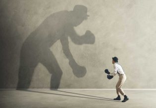 Τους εχθρούς τους δείχνει συνήθως ο καθρέφτης