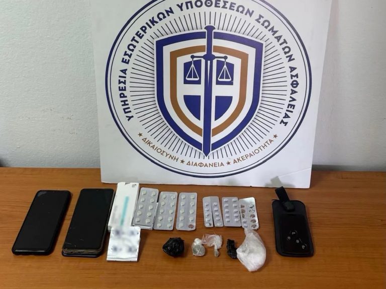 Σωφρονιστικός υπάλληλος έπαιρνε παραγγελίες και έκανε «ντελίβερι» ναρκωτικών μέσα στη φυλακή