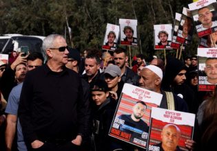 Ισραήλ: Και ο Γκαντς στην τετραήμερη πορεία των συγγενών των ομήρων προς την Ιερουσαλήμ