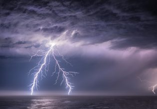 Καιρός: Χιόνια και καταιγίδες την Τσικνοπέμπτη – Στο επίκεντρο η βόρεια Ελλάδα