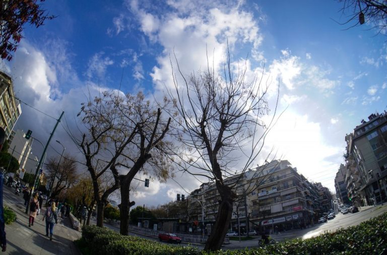 Καιρός: Βελτιωμένος θα είναι ο καιρός το τριήμερο της 25ης Μαρτίου – H πρόγνωση Κολυδά