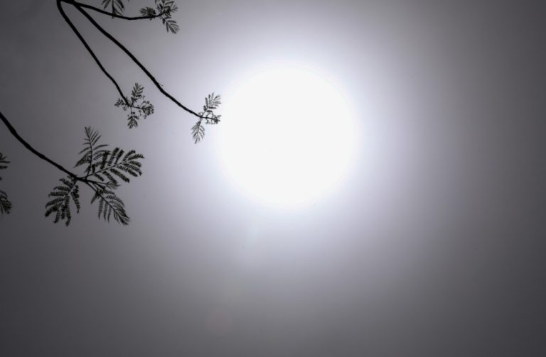 Καιρός: Έως την Τρίτη η ακραία για την εποχή «θερμή εισβολή» και η μεταφορά αφρικανικής σκόνης