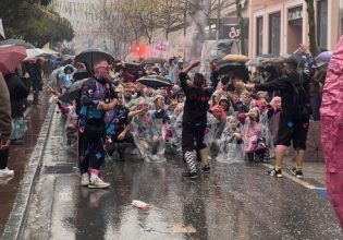 Καλαμάτα: Η καταρρακτώδης βροχή δεν πτόησε τους 4.000 καρναβαλιστές