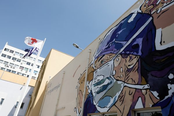 Υγειονομικοί: Αγανακτούν για τα περιστατικά βίας εναντίον τους – «Σεβαστείτε αυτούς που λέγατε ήρωες»