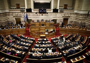 Πρόταση δυσπιστίας: Πληγωμένη η κυβέρνηση – Προσπαθεί να θολώσει τα νερά αλλάζοντας ατζέντα