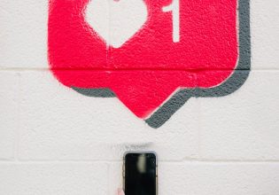 Online το 96% των Ελλήνων: «Κολλημένοι» σε Instagram και Tik Tok η Gen Z