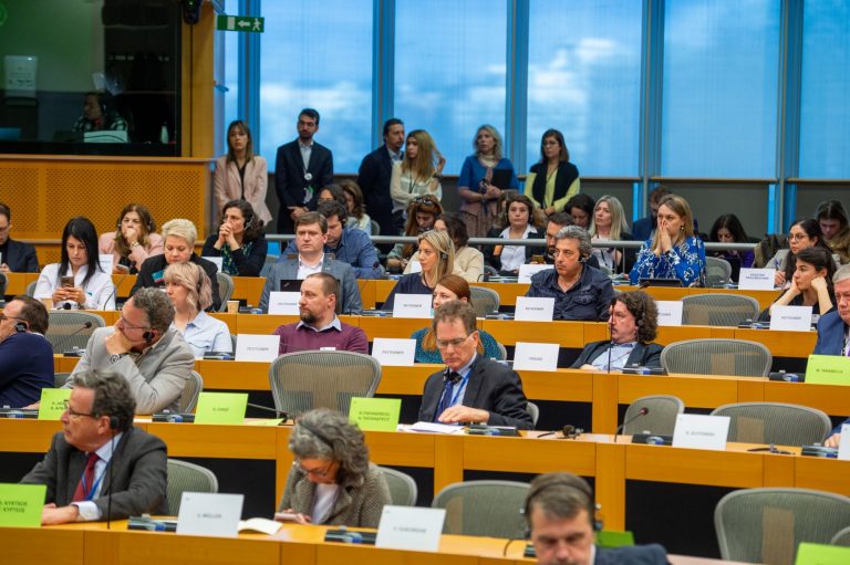 Ενάντια στη συγκάλυψη του εγκλήματος των Τεμπών το ΚΚΕ – Παρέμβαση της ευρωομάδας στην Επιτροπή Αναφορών