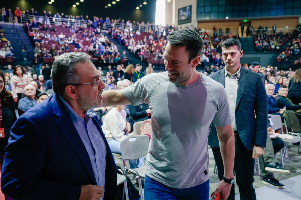 ΣΥΡΙΖΑ: Έντονο παρασκήνιο για την έδρα του Όθωνα Ηλιόπουλου – Η πιθανότητα να ορκιστεί βουλευτής ο Κασσελάκης