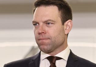 Κασσελάκης σε Μητσοτάκη: Σας επαναφέρω την πρότασή μου για αξιοπρεπή αποχώρηση