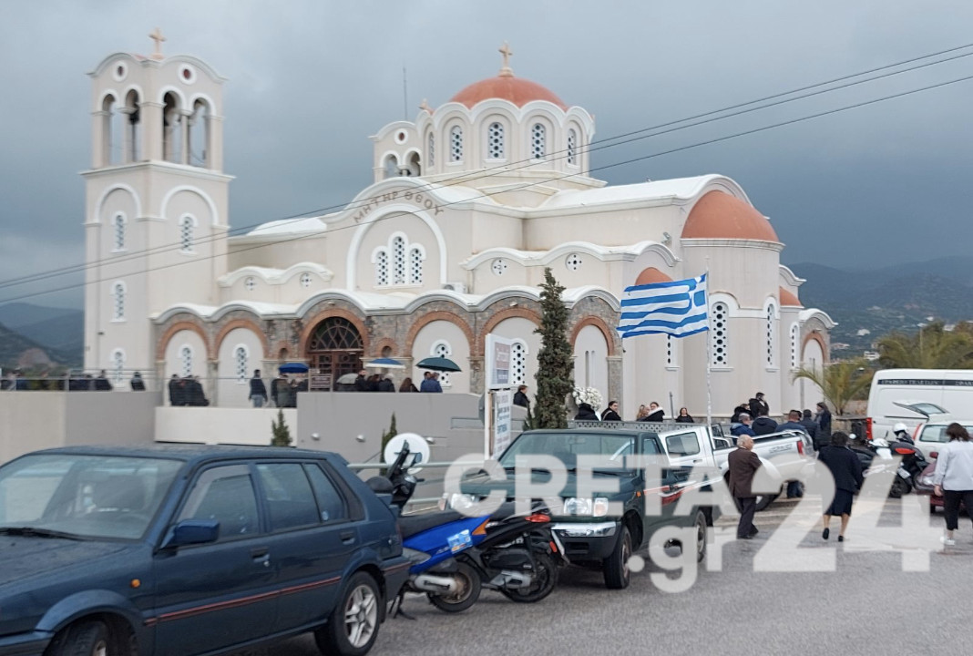 Κρήτη: Σε κλίμα οδύνης το τελευταίο αντίο στον 33χρονο που σκοτώθηκε από τη φωτοβολίδα