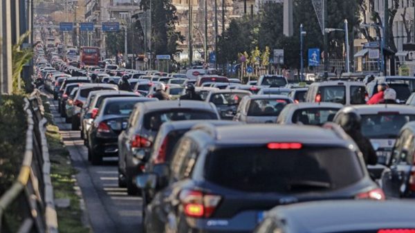 Κυκλοφοριακό έμφραγμα στο κέντρο της Αθήνας λόγω συγκέντρωσης στο Σύνταγμα