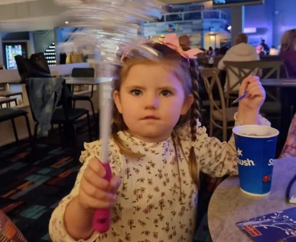 Κορίτσι με σπάνια νευρολογική πάθηση δεν μπορεί να γελάσει