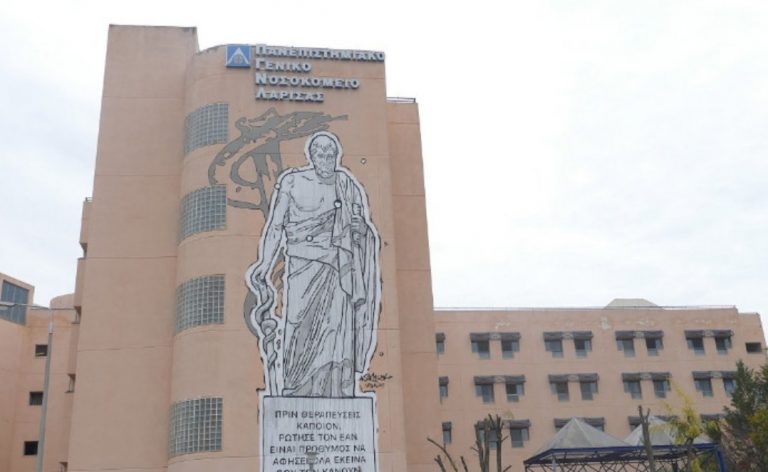 Λάρισα: Σοβαρά τραυματίστηκε 19χρονος οδηγός όταν το όχημά του έπεσε σε σταθμευμένα Ι.Χ.