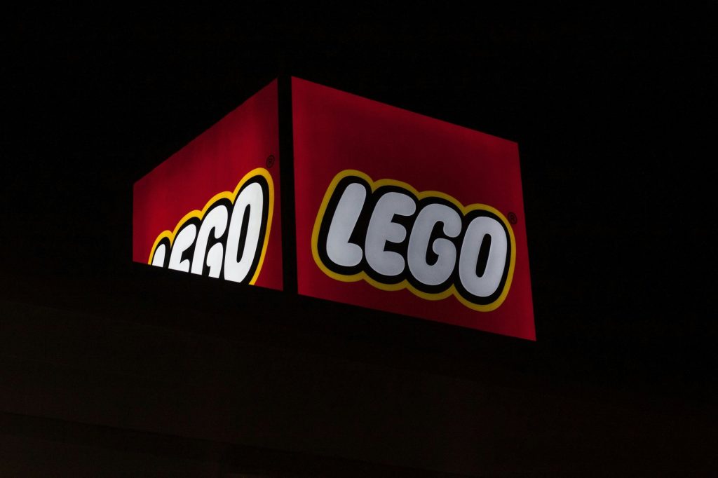 Πώς μοιάζει το πιο ακριβό κομμάτι Lego – Πωλήθηκε 13.000 ευρώ