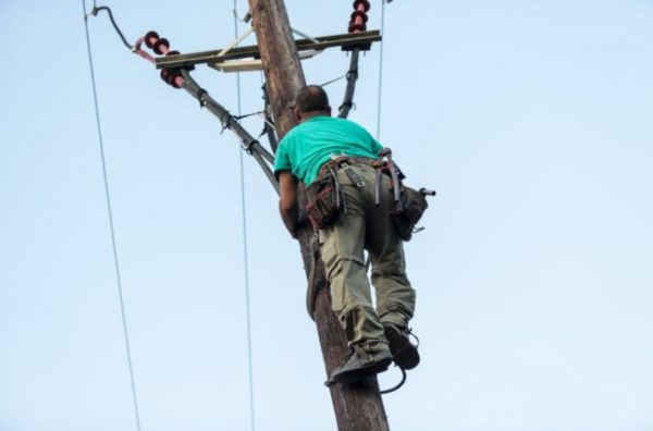 Λέσβος: Βραχυκύκλωμα άφησε όλο το νησί χωρίς ρεύμα