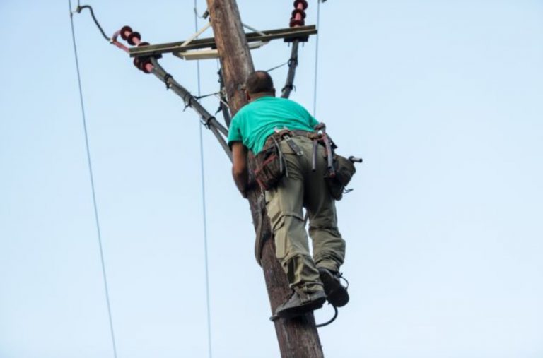 Λέσβος: Βραχυκύκλωμα άφησε όλο το νησί χωρίς ρεύμα