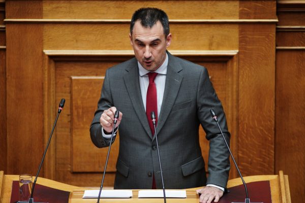 Νέα Αριστερά: Ο Κυριάκος Μητσοτάκης προσέβαλε τους συγγενείς των θυμάτων των Τεμπών