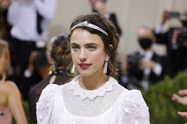 Η Margaret Qualley
