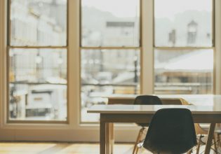 Οι «θέσεις-φαντάσματα» που αφήνει πίσω της η Μεγάλη Παραίτηση