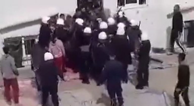 Επεισόδια στο ΚΥΤ Κορίνθου με μετανάστες – Επενέβησαν τα ΜΑΤ